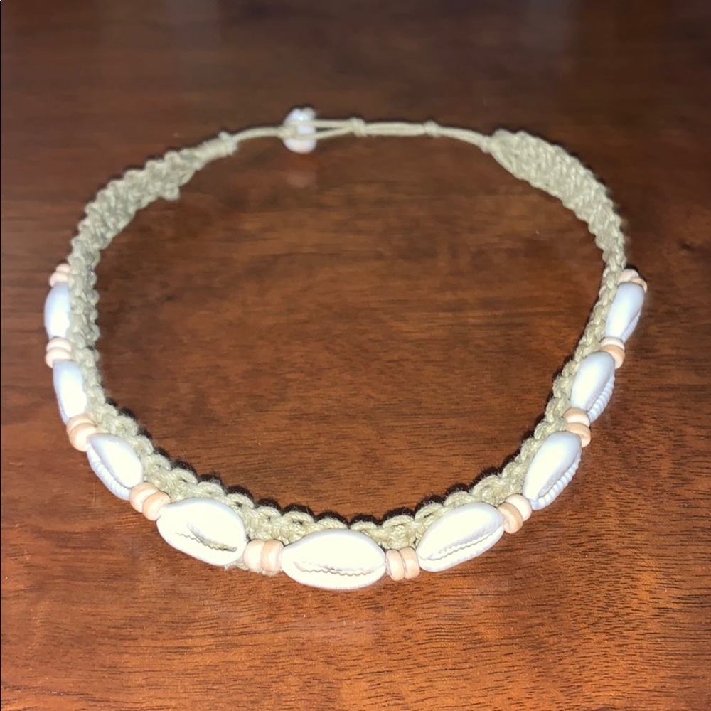 puka shell necklace!!